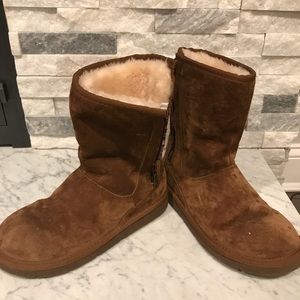 Chestnut Ugg with zipper rare style